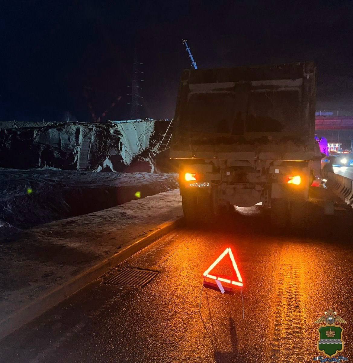 В районе Балабаново на трассе М3 «Украина» самосвал Scania сбил 21-летнего парня