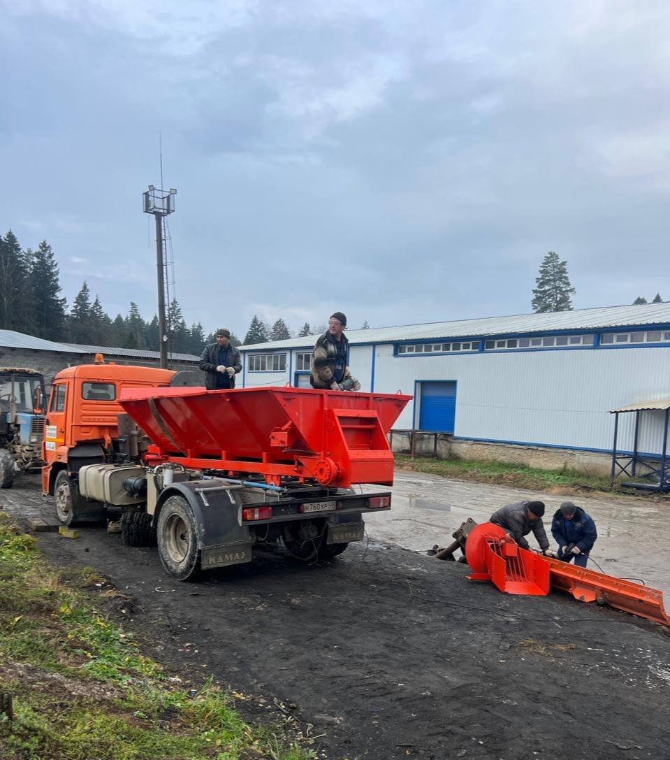 В Балабанове готовят спецтехнику к зимнему сезону