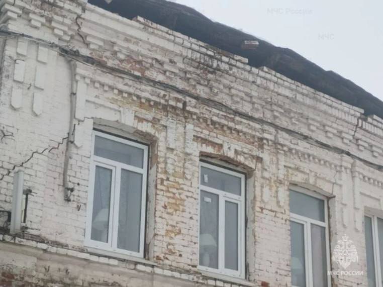 В Калуге расследуют обрушение крыши дома

После обрушения крыши площадью 400 квадратных метров в ...