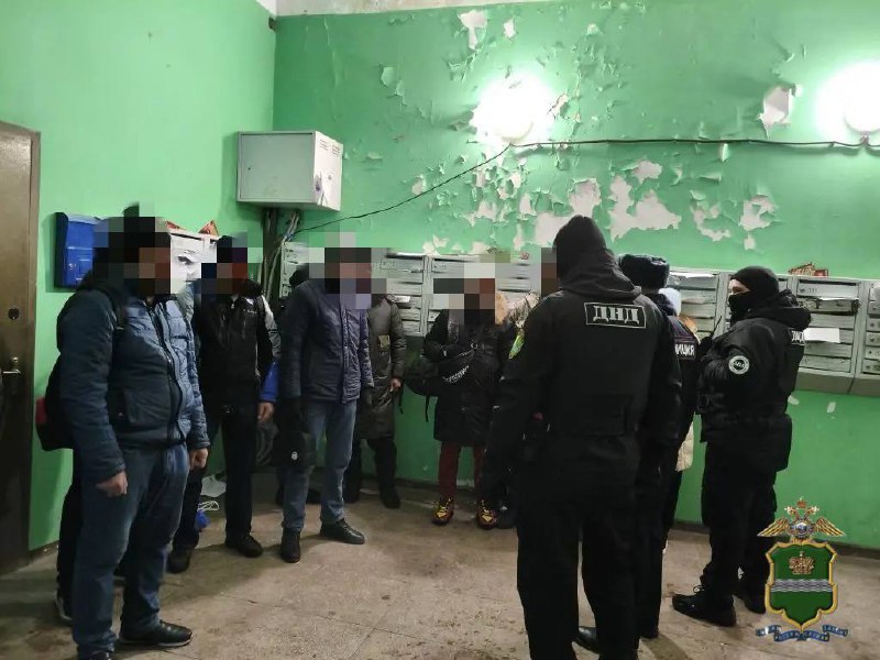 В Калуге полиция провела рейд по местам жительства и работы иностранных граждан. Участие в меропр...