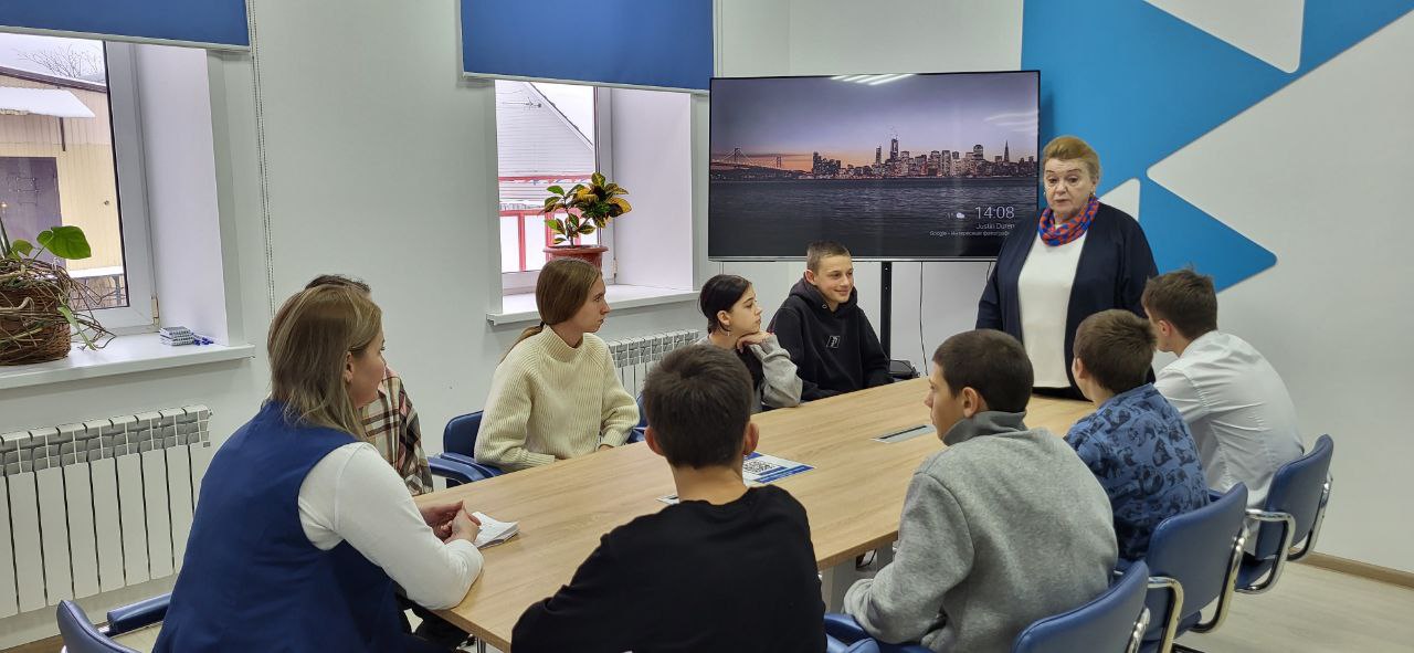 В Калужской области школьников готовят к будущей работе с ранних лет.

В 2025 году Кадровый центр...