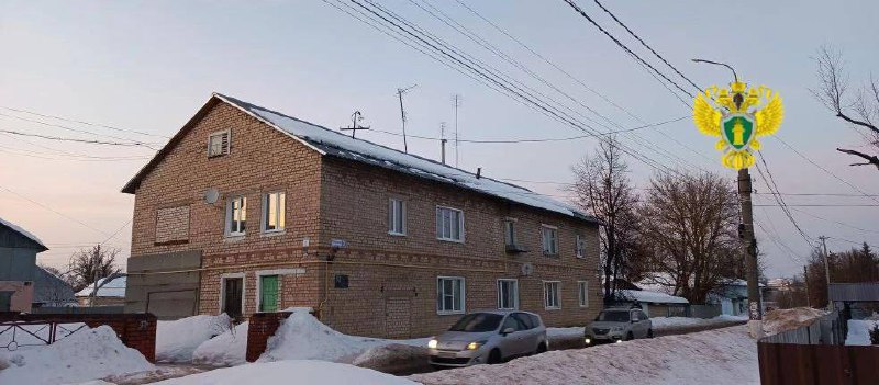 В Кондрове сход снега с крыши дома травмировал женщину. На улице Интернациональной 66-летняя жите...