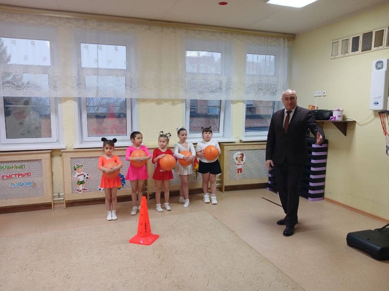 В Обнинске готовят баскетбольных звезд с пеленок!

В садиках "Муравушка" и "Сказка" готовят юных ...