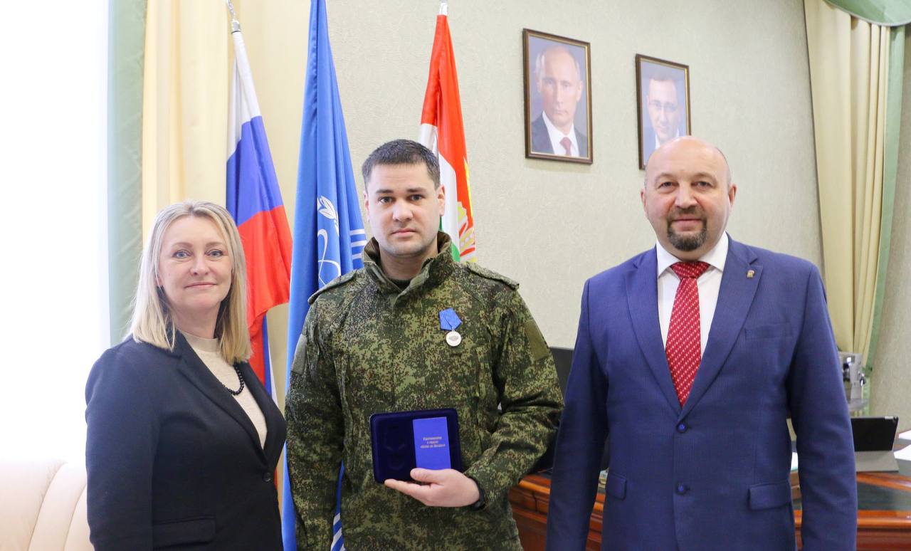 Обнинский боец Костя Галлямов получил медаль «Своих не бросаем» за отвагу!

Костя – стрелок-санит...